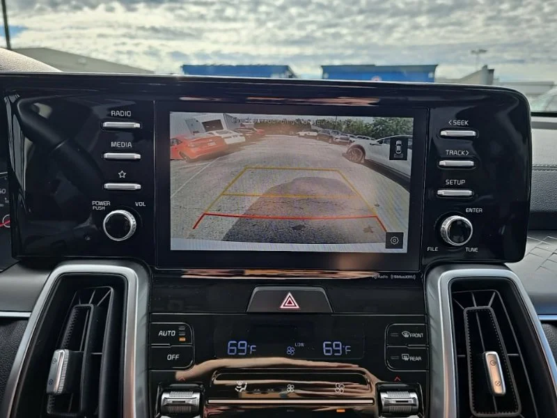 Used 2021 White Kia S image 16