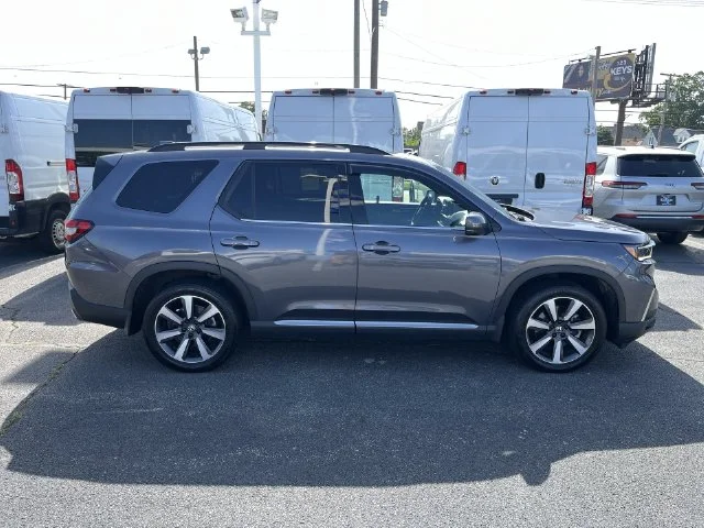 Used 2025  Honda Touring image 12