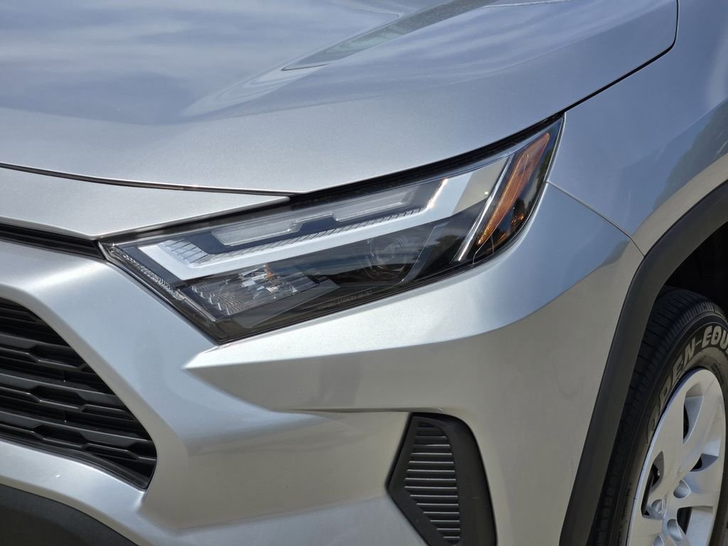 2024 Toyota RAV4 LE - Photo 5