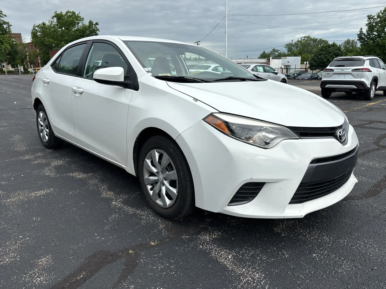 Used 2015 Super White Toyota LE image 16