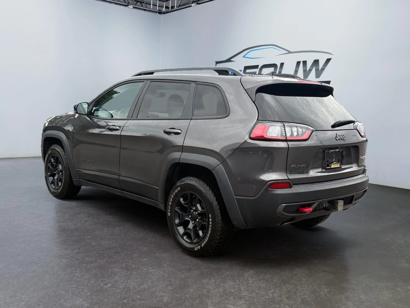 Used 2022 Granite Crystal Metallic Jeep Trailhawk image 5