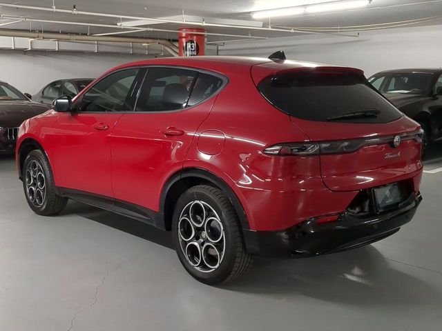 New 2025 Alfa Rosso (Red) Exterior Paint Alfa Romeo Base image 5