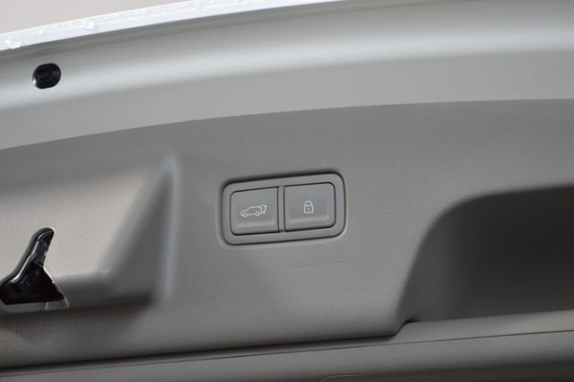 New 2026 White Hyundai SEL 7P image 24