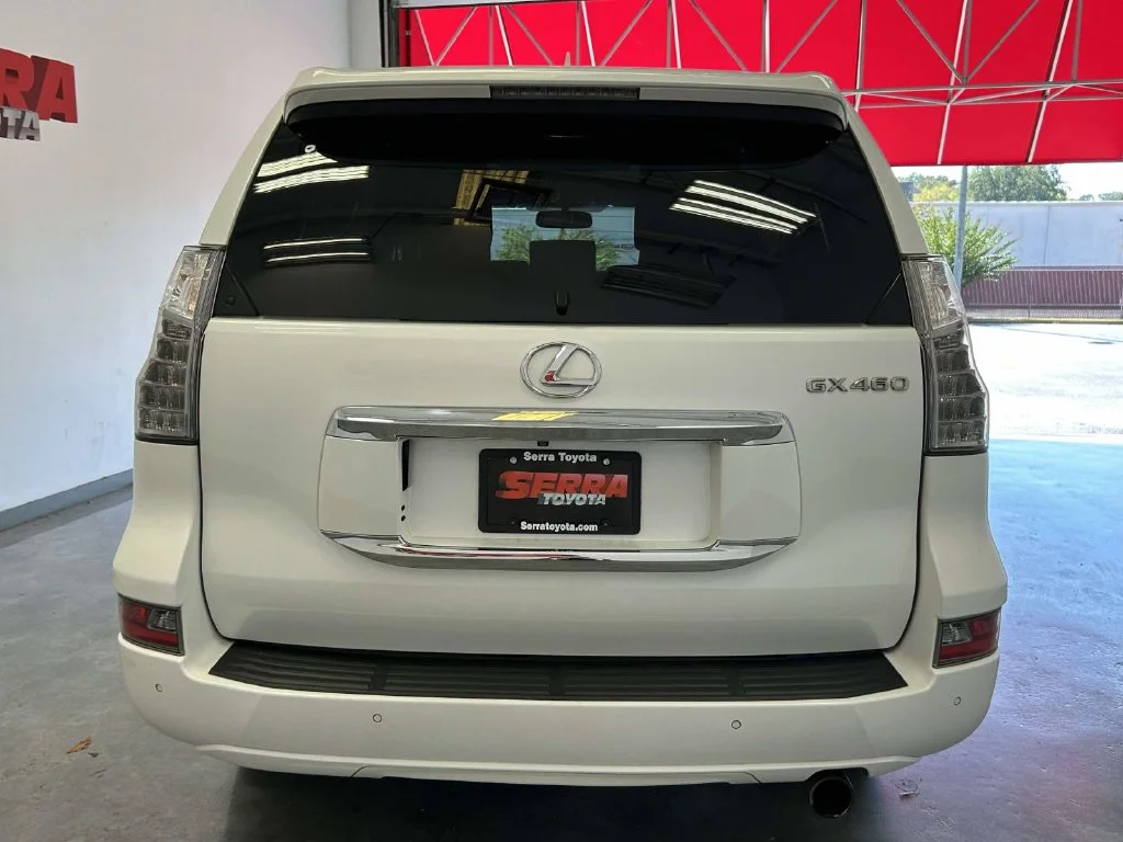 Used 2018 White Lexus 460 image 4