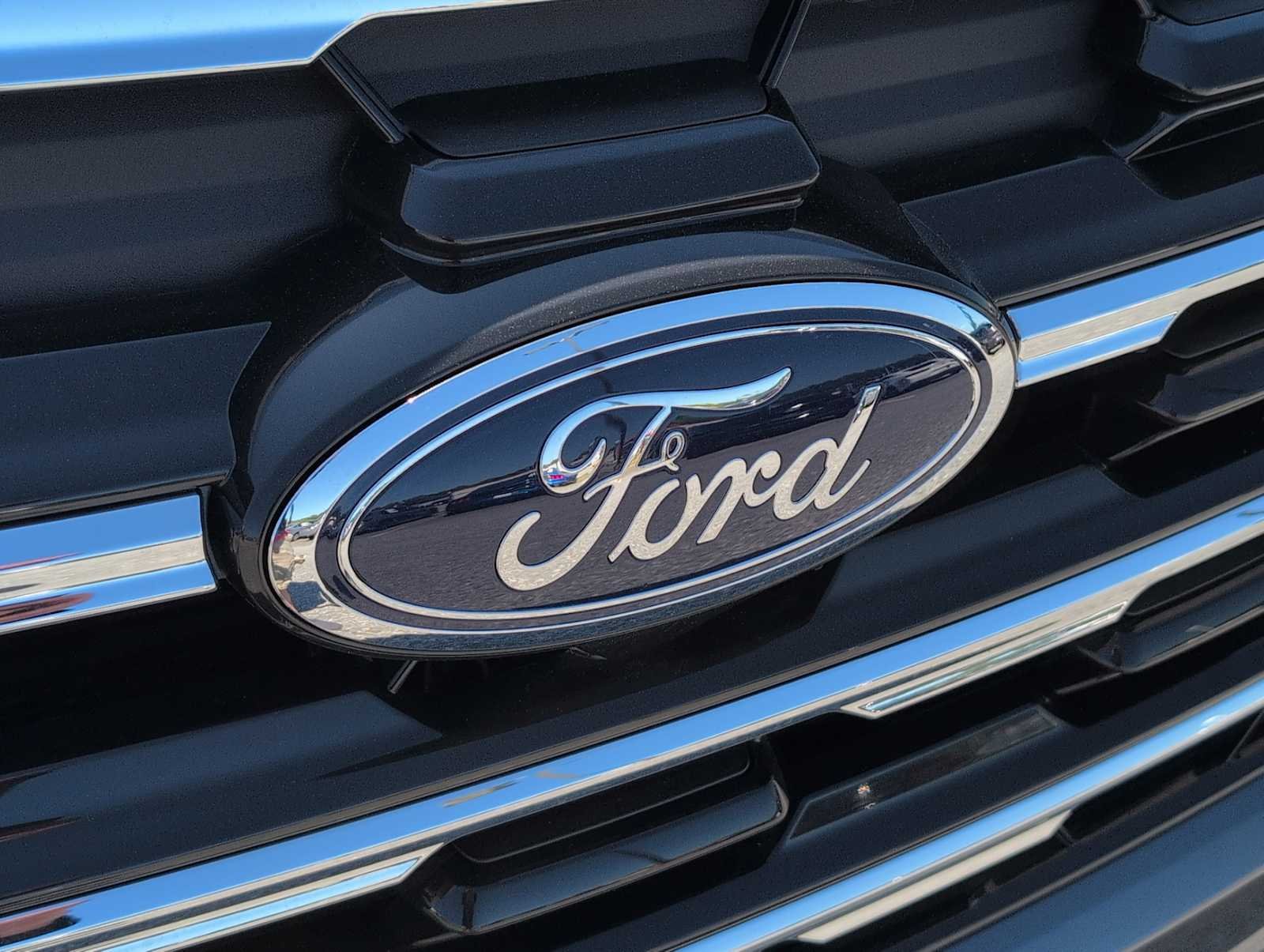 New 2026 Carbonized Gray Metallic Ford Active w/200A Pkg image 17