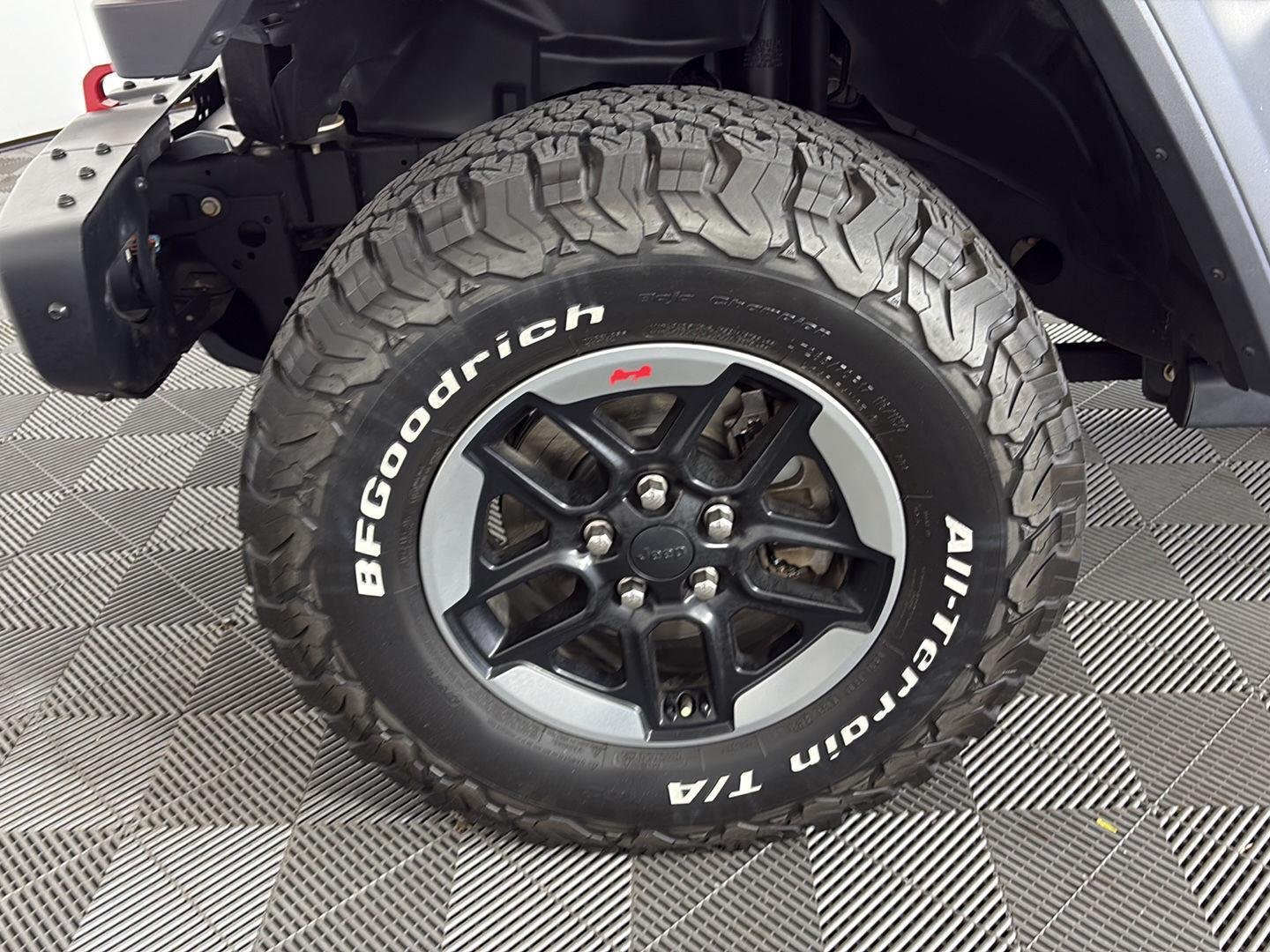 Used 2019 Granite Crystal Metallic Clearcoat Jeep Rubicon image 16