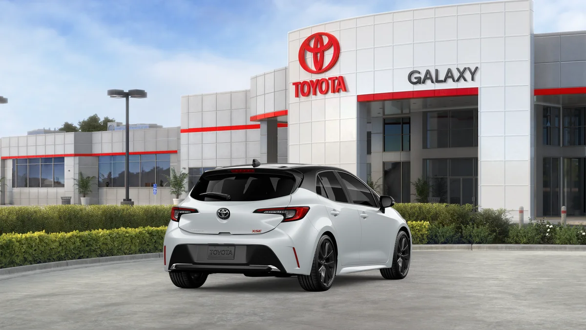 New 2027 Wind Chill Pearl with Black roof Toyota XSE image 9