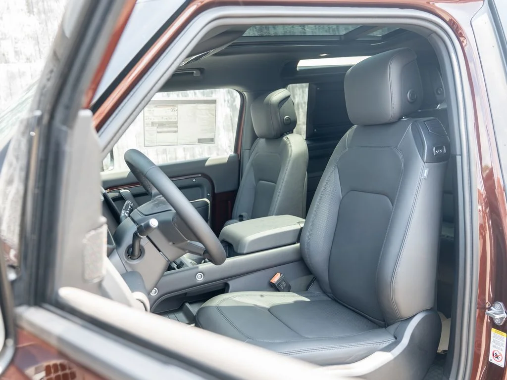New 2026 Sedona Red Land Rover X image 19