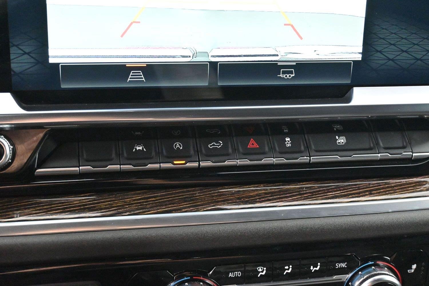 Used 2025 Onyx Black GMC Elevation image 21
