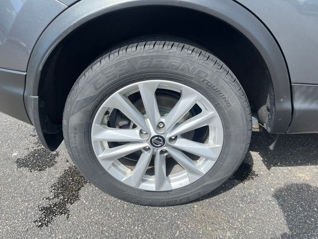Used 2019 Gray Nissan SV image 32