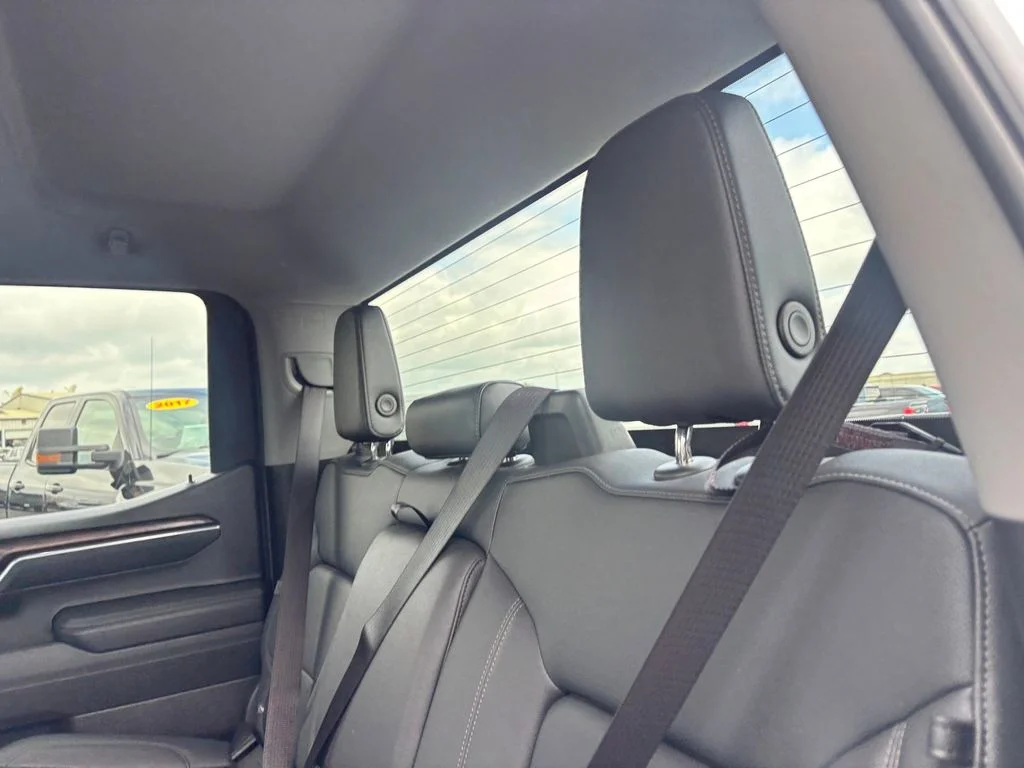 Used 2025 White GMC SLT image 30