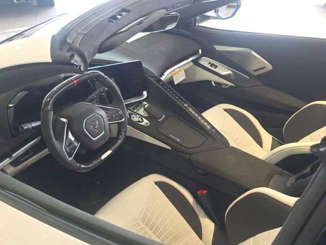 Used 2023 White Chevrolet Z06 image 8