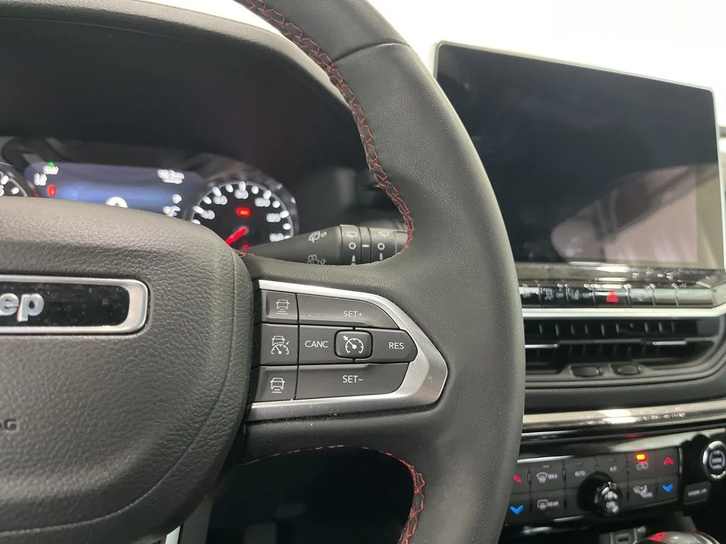 Used 2023 Silver Jeep Trailhawk image 7