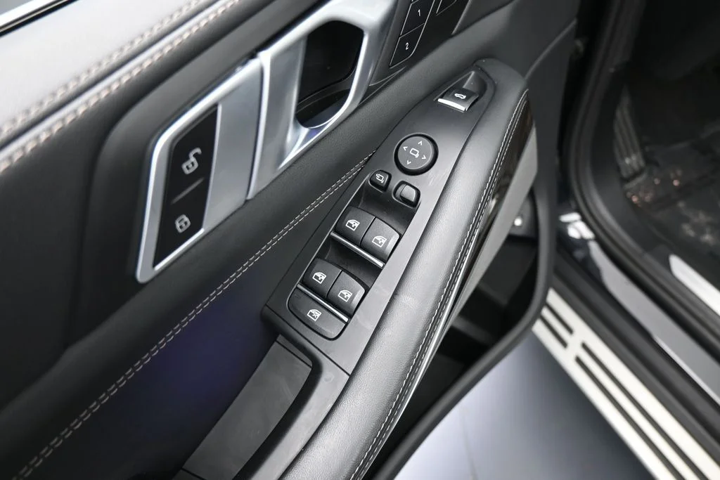 Used 2025 Black Sapphire Metallic BMW xDrive50e image 15