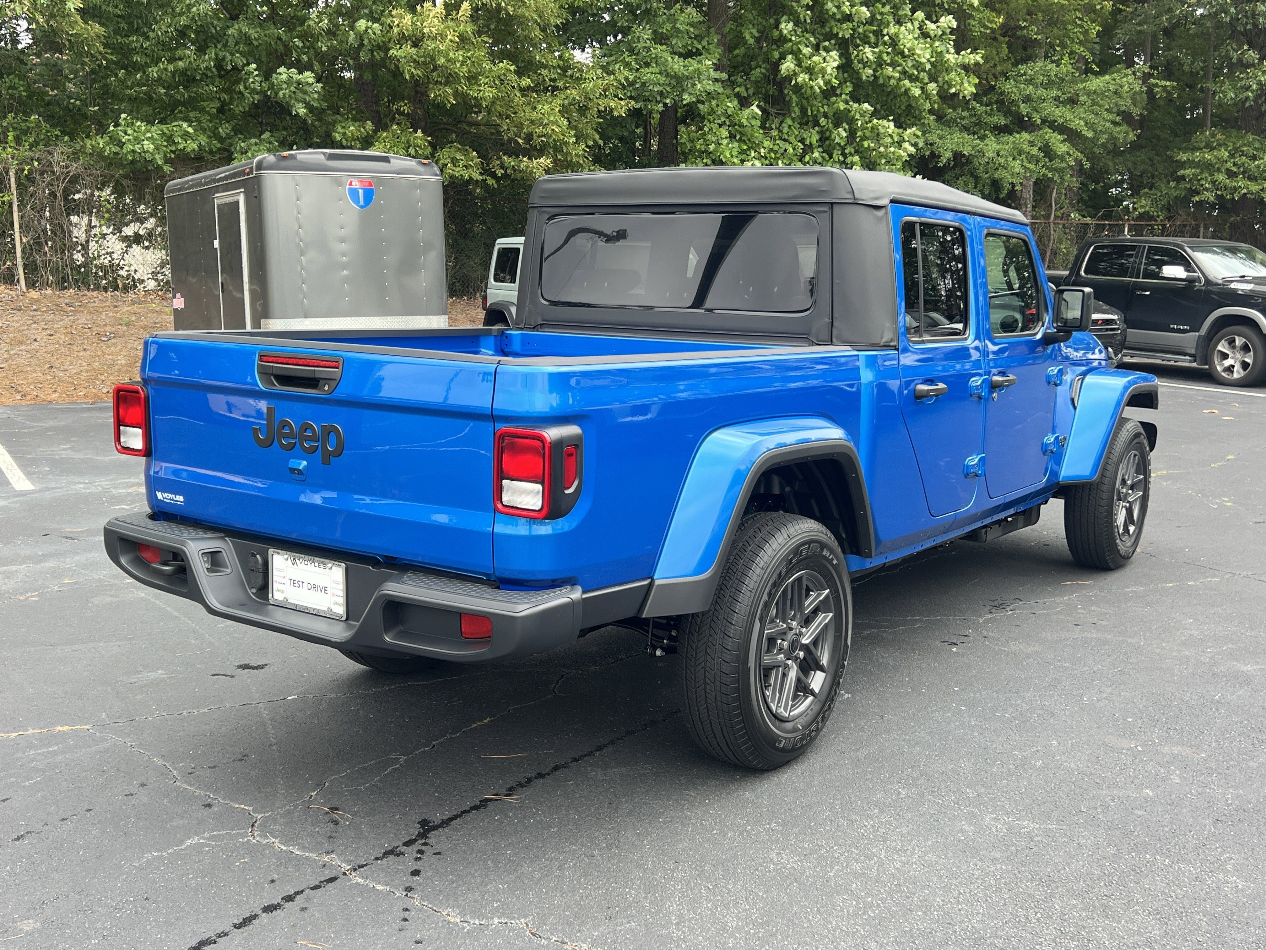 New 2026 Hydro Blue Pearl-Coat Exterior Paint Jeep Sport S image 8