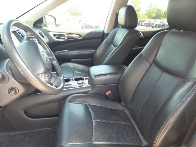 Used 2014 Red Nissan Platinum image 6