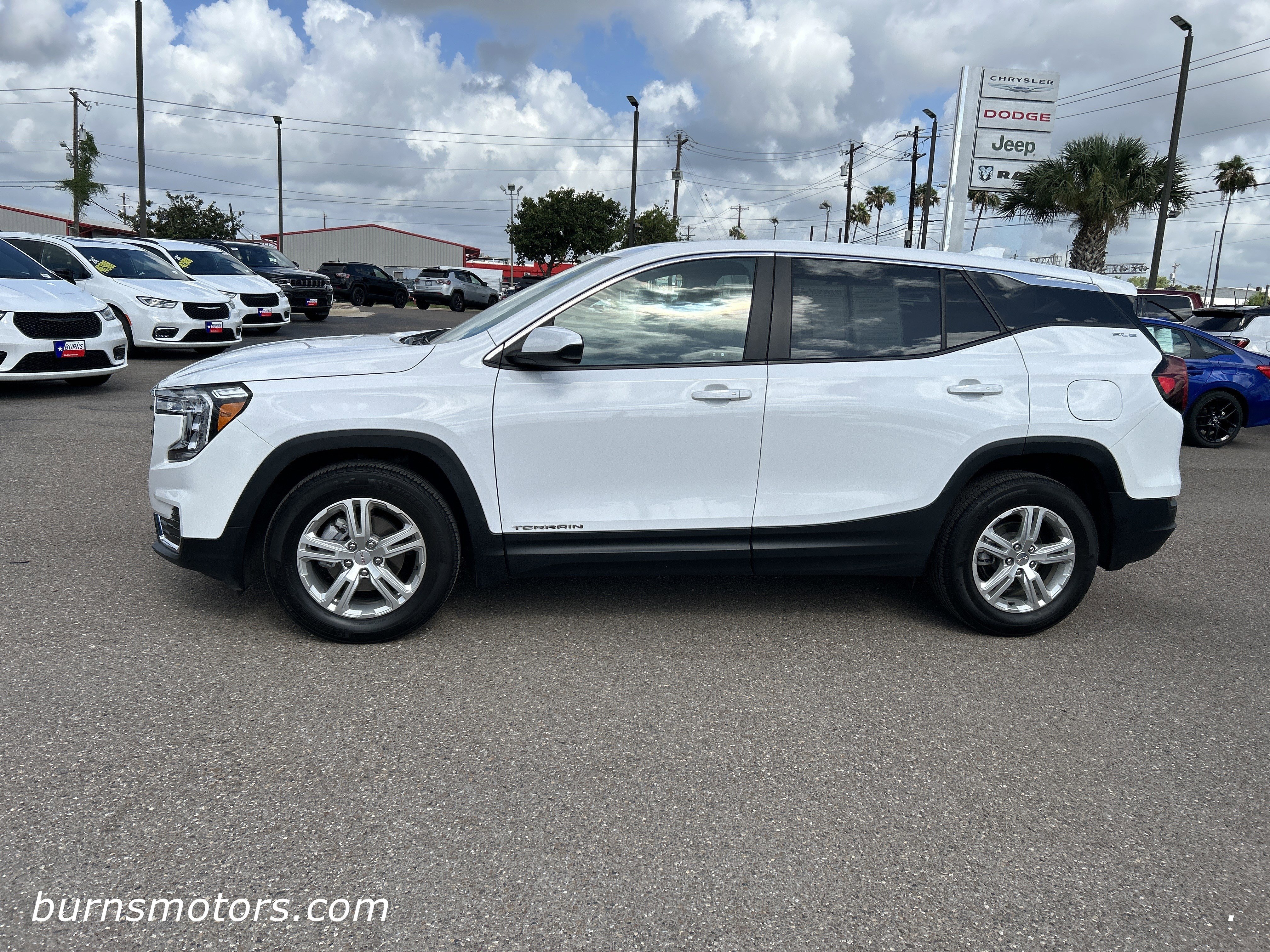 Used 2024 Summit White GMC SLE image 5