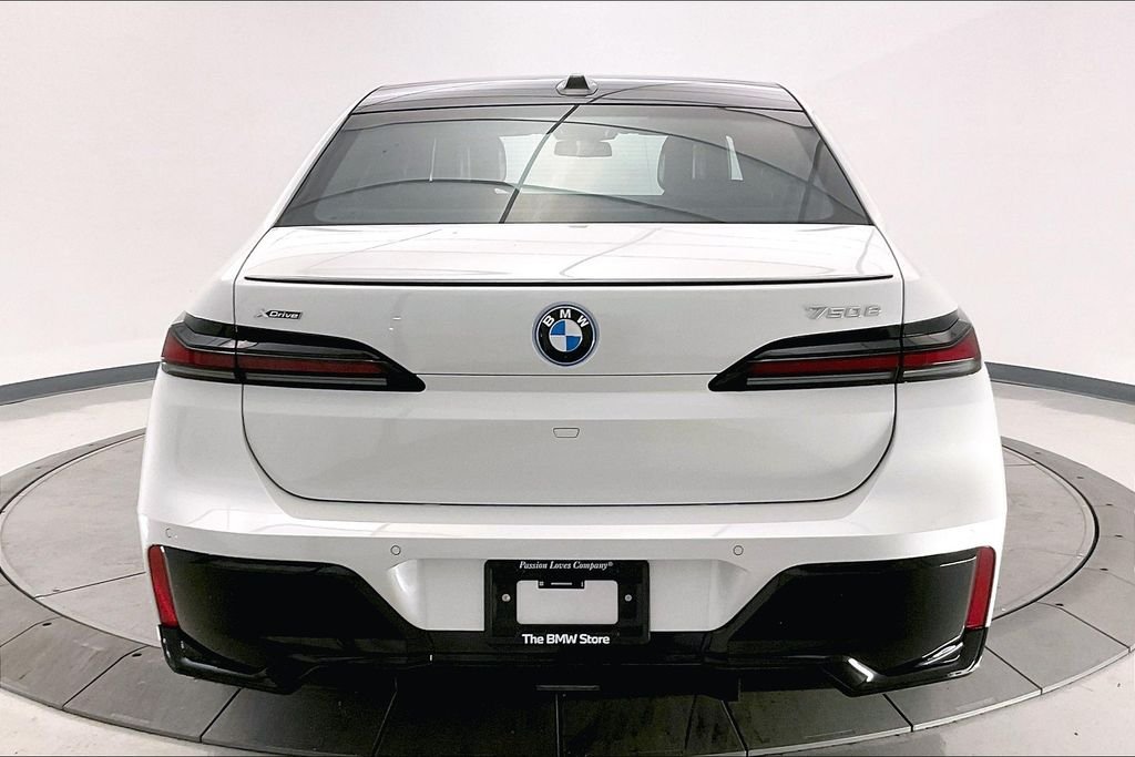 Used 2024 Mineral White Metallic BMW  image 3
