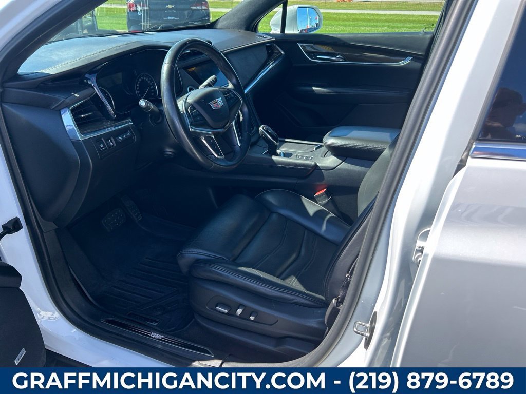 Used 2017 CRYSTAL WHITE TRICOAT Cadillac Platinum AWD image 36