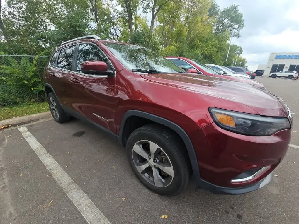 Used 2019 Velvet Red Pearlcoat Jeep Limited image 3