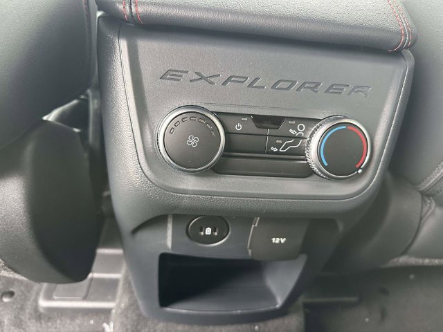 New 2026 Space White Metallic Ford ST-Line image 32