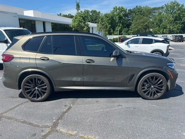 Used 2023 Green BMW xDrive40i image 3