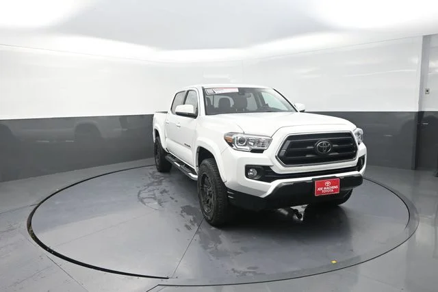 Used 2022 White Toyota SR5 image 12