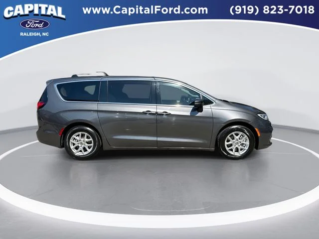 Used 2023 Gray Chrysler Touring L image 9