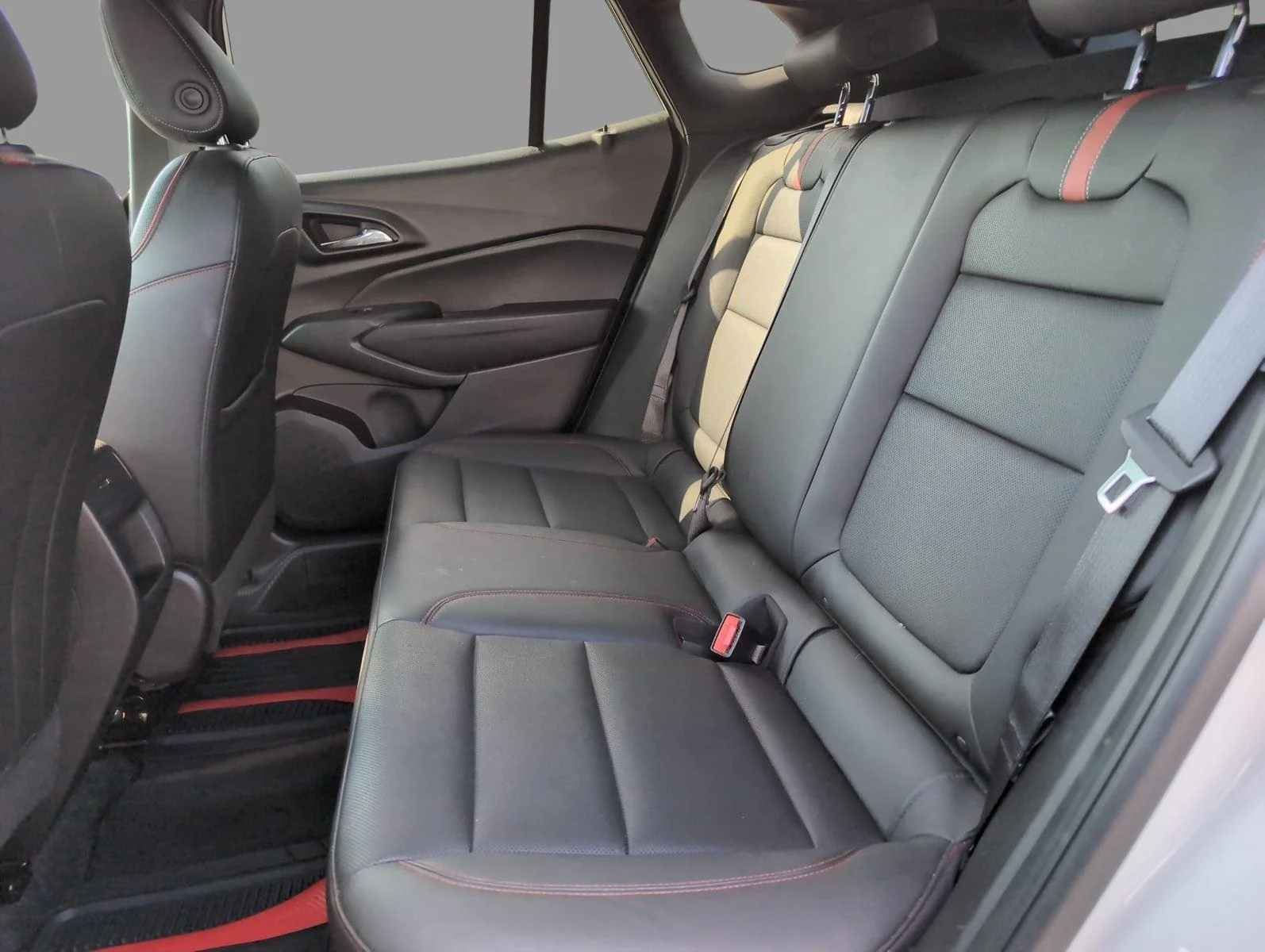 Used 2025 Summit White Chevrolet 2RS image 35