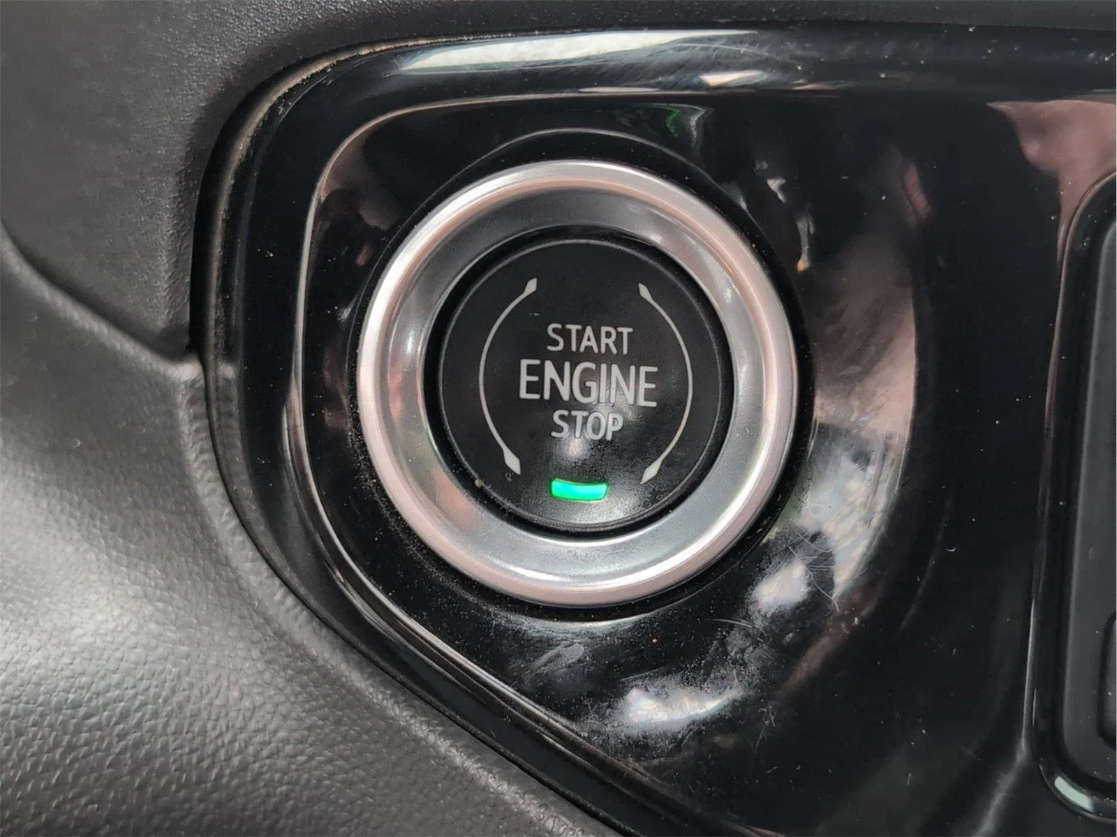 Used 2023 Summit White GMC Elevation image 22
