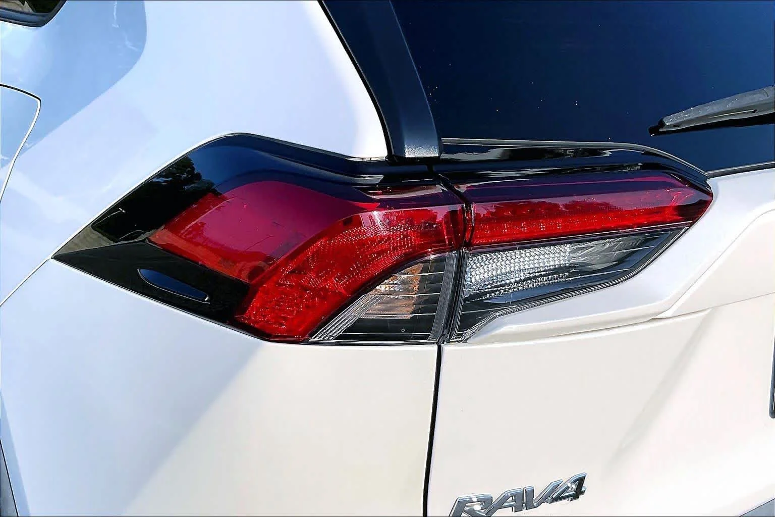 Used 2022 Blizzard Pearl Toyota XLE Premium image 29