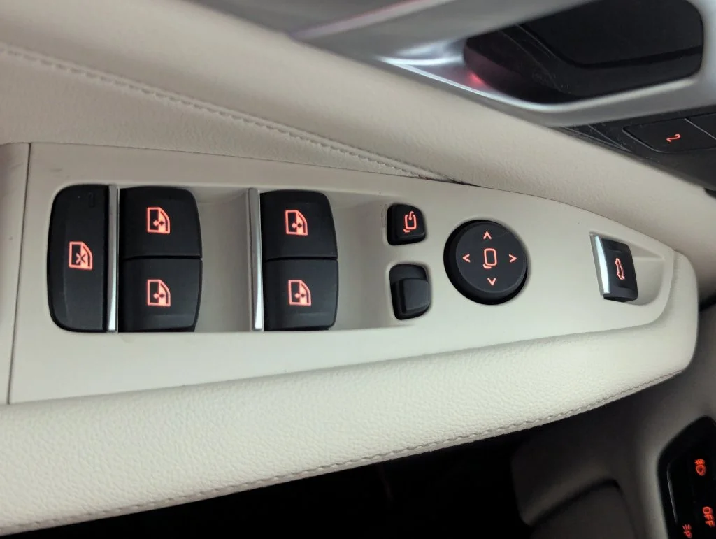 Used 2019 Gray BMW xDrive40i image 45