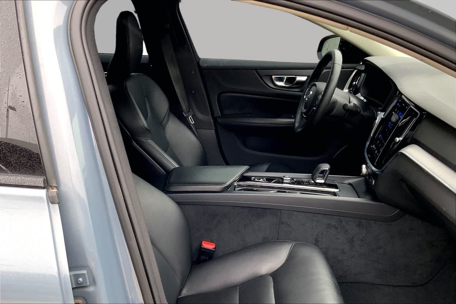 Used 2023 Thunder Grey Metallic Volvo Core Dark Theme image 9