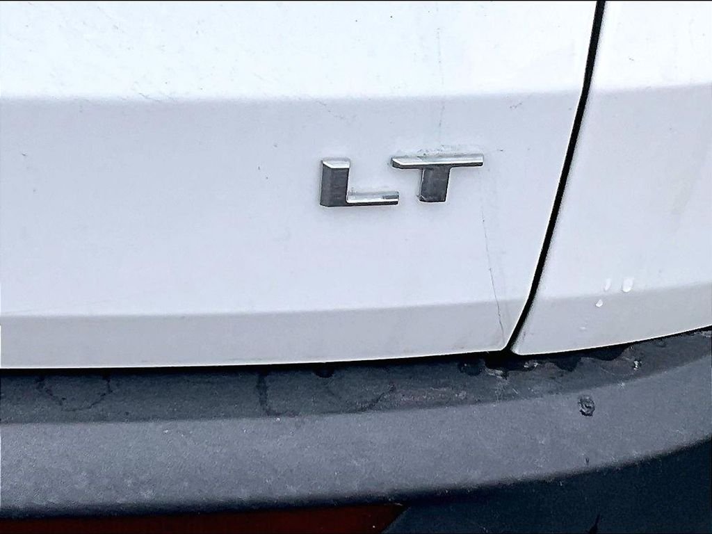Used 2024 Summit White Chevrolet  image 29