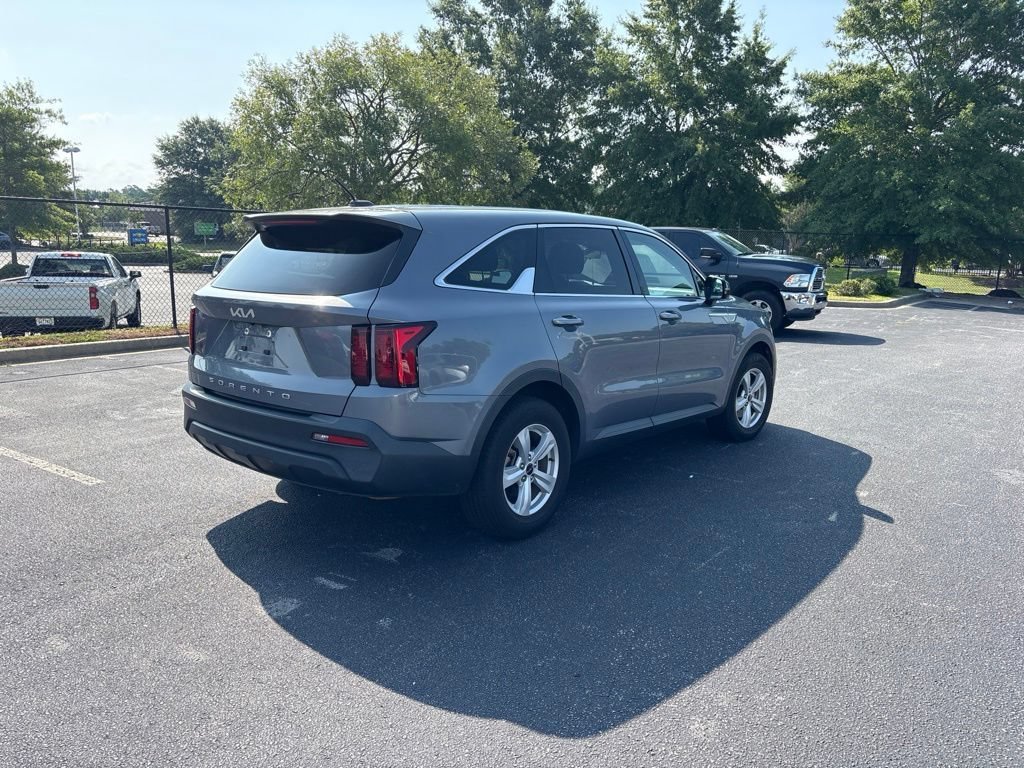 Used 2022 Everlasting Silver Kia LX image 3