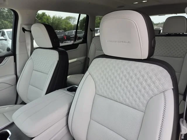 2026 GMC Acadia Denali - Photo 27