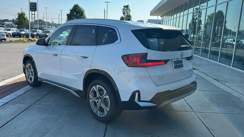 Used 2026 White BMW xDrive28i image 4