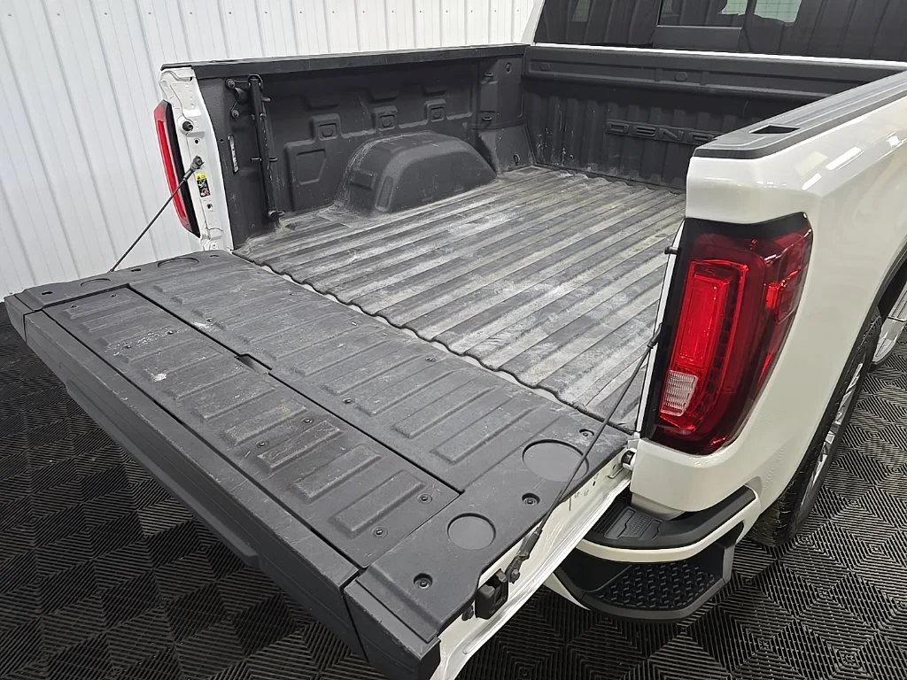 Used 2021 White GMC Denali image 11