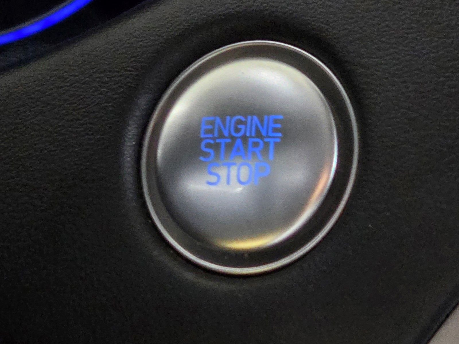 Used 2022 Hyper White Hyundai SEL image 32