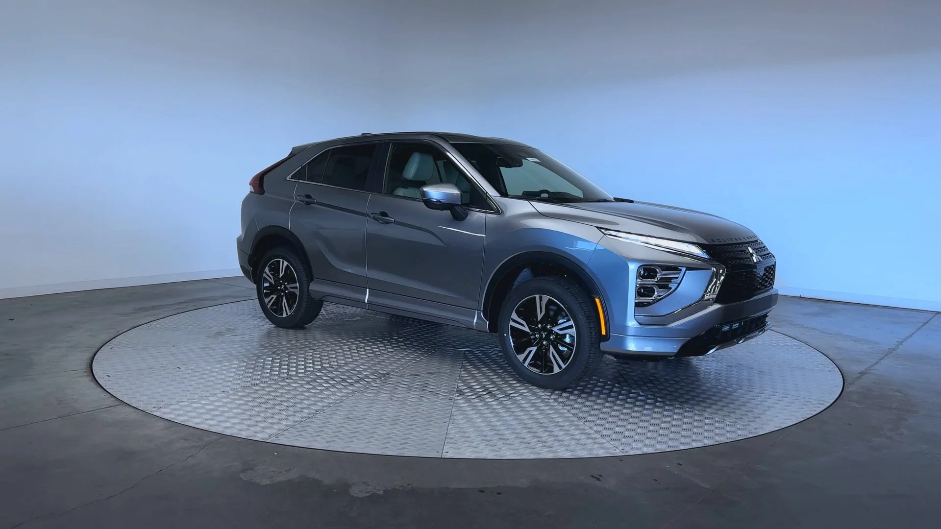 New 2026 Mercury Gray Metallic Mitsubishi SEL image 2