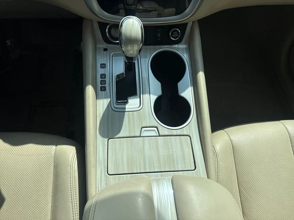 Used 2015 Pearl White Nissan SL image 23