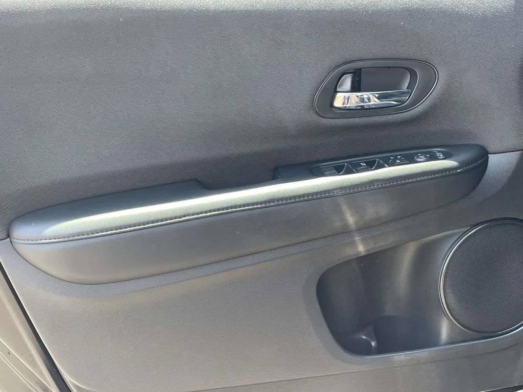 Used 2019  Honda Sport image 13
