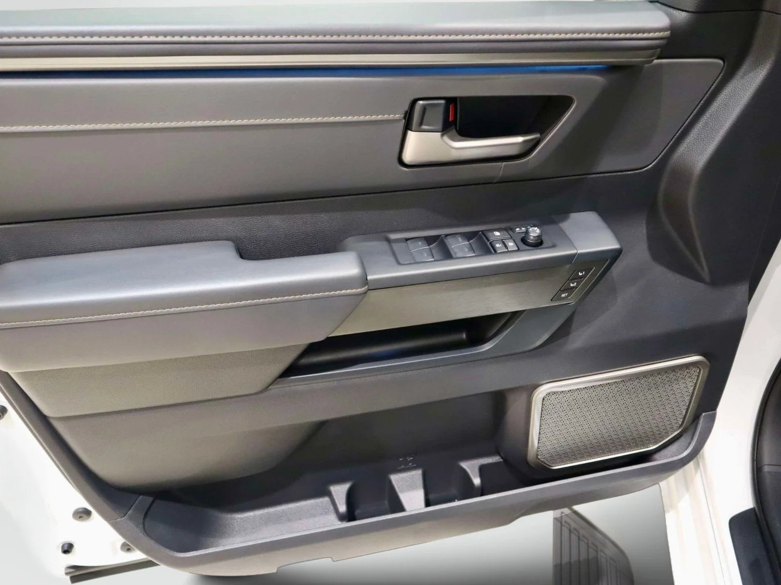 Used 2026 Wind Chill Pearl Toyota Capstone image 24