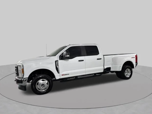 Used 2025 White Ford XL image 4