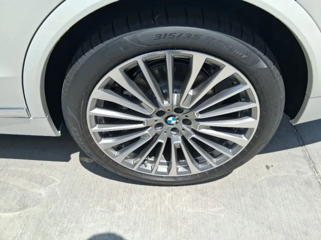 New 2027 Mineral White Metallic BMW xDrive40i image 21