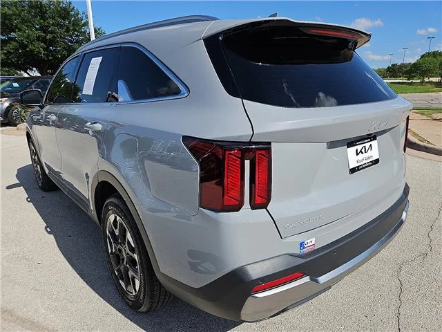 Used 2025 Wolf Gray KIA S Front-Wheel Drive image 3