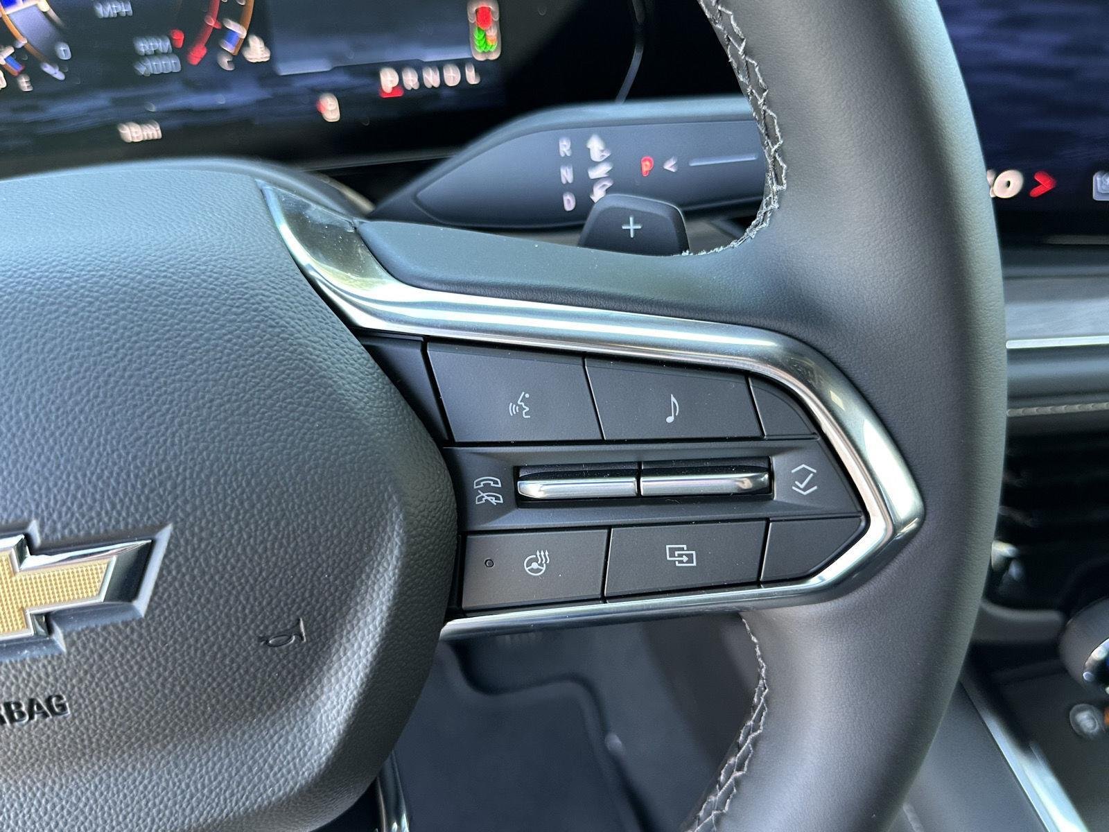 New 2026 Polar White Tricoat Chevrolet Premier image 32