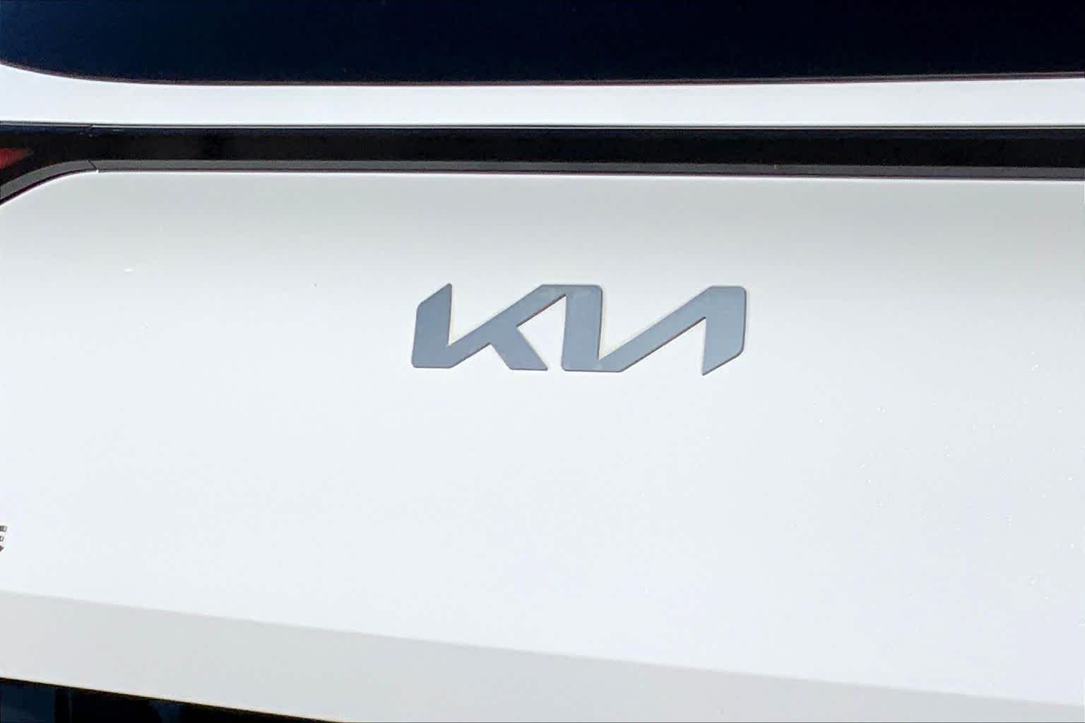 Used 2023 Glacial White Pearl Kia SX-Prestige image 43