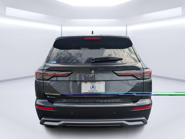 Used 2025  Mitsubishi SE image 4