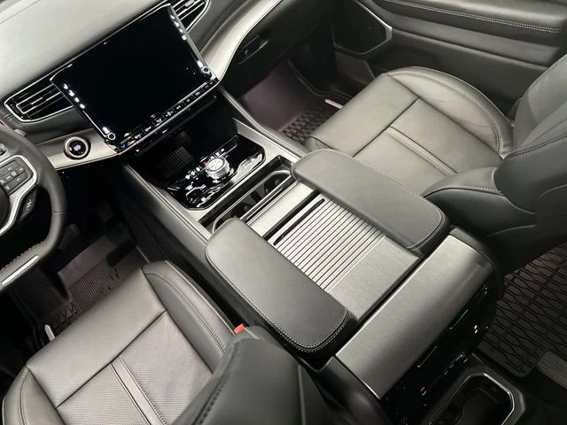 New 2026 Baltic-Gray Metallic Clear-Coat Exterior Paint Jeep  image 24